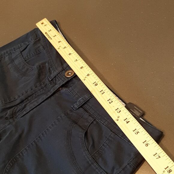 Tommy Hilfiger Navy Cargo Capri Pants - Picture 9 of 9